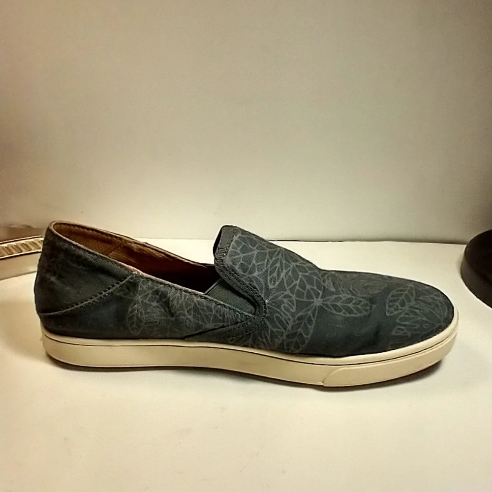 Olukai Pehuea Pow! Wow! Leaf Print Slip On Shoes Women's sz 9.